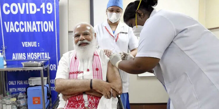 कोवाक्सिन ही क्यूं? टीका लगवाकर PM मोदी ने दिए कई सवालों के जवाब