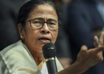ममता बनर्जी विधायक दल की नेता निर्वाचित, राज्यपाल से की मुलाकात