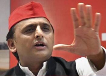 अखिलेश बोले- पीएम मोदी व सीएम योगी एक-दूसरे की नकली प्रशंसा कर रहे और जनता परेशान है