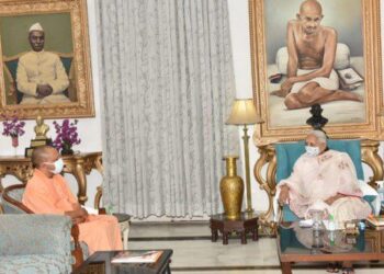 यूपीः मंत्रिमंडल में फेरबदल की चर्चाओं के बीच सीएम योगी ने की राज्यपाल से मुलाकात