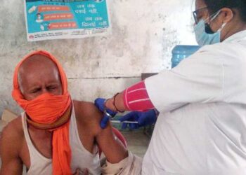 UP: राज्य में बढ़ रहा है Corona मरीजों का आंकड़ा, 24 घंटे में 30,317 नए मामले सामने आए