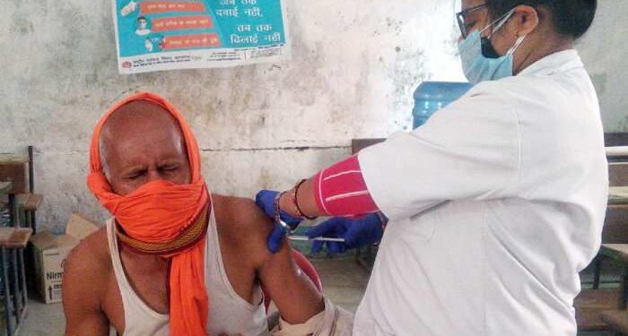 UP: राज्य में बढ़ रहा है Corona मरीजों का आंकड़ा, 24 घंटे में 30,317 नए मामले सामने आए