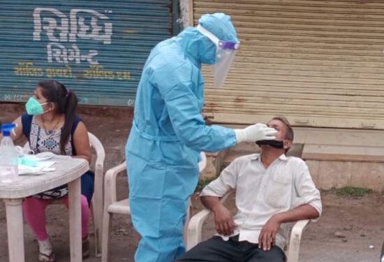 धीमी पड़ रही कोरोना संक्रमण की रफ्तार, 10 राज्यों में अभी खतरा बरकरार