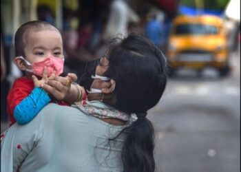 कोरोना की मार से अब बच्चों को बचाना बन गई बड़ी चुनौती