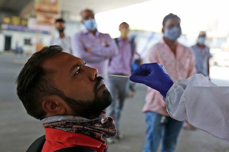 आशा या भ्रम: देश में कोरोना के नए मामले वाकई में कम हुए हैं या फिर…
