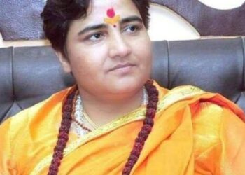 बीजेपी सांसद प्रज्ञा ठाकुर के बिगड़े बोल, कहा-गौमूत्र पीती हूं इसलिए नहीं हुआ कोरोना