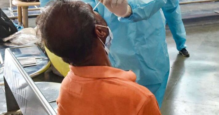 उत्‍तर प्रदेश में कोरोना से मिली कुछ राहत, मौतों और नए मामलों में गिरावट