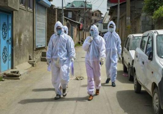 ग्रामीण क्षेत्रों में तेजी से पांव पसार रहा है कोरोना, मानने को तैयार नही हैं लोग, स्थिति भयावह