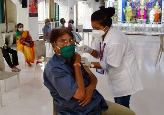 कोरोना की मुफ्त वैक्सीन लगाने से तंगहाली में आ जाएंगे 8 राज्य