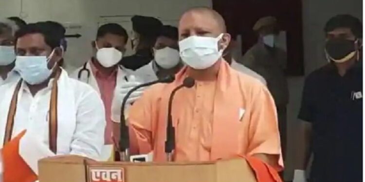 योगी ने वैक्सीन लगाने पर दिया जोर, कहा- Corona को हराने के लिये जरुरी हथियार