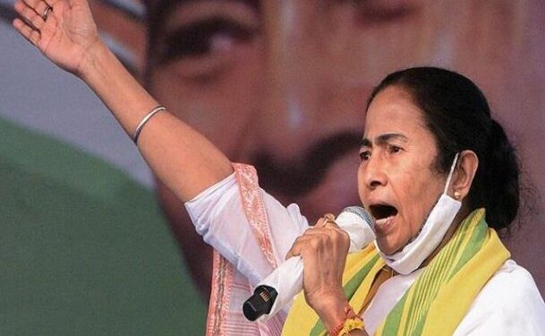 ममता बनर्जी ने चक्रवाती तूफान से हुए नुकसान पर प्रधानमंत्री मोदी को सौंपी रिपोर्ट