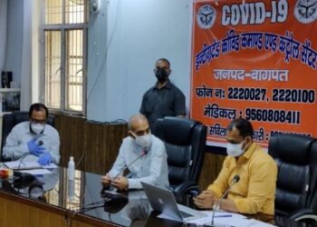 कोरोना के बढ़ते मामलों को लेकर सांसद सत्यपाल सिंह ने अधिकारियों के साथ की बैठक