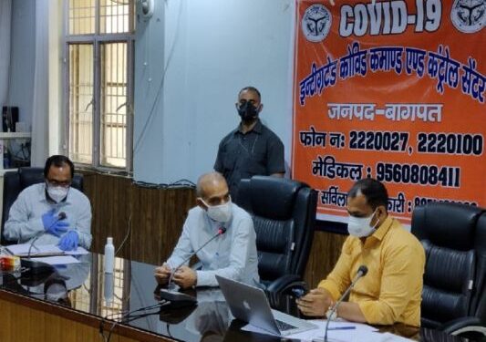 कोरोना के बढ़ते मामलों को लेकर सांसद सत्यपाल सिंह ने अधिकारियों के साथ की बैठक