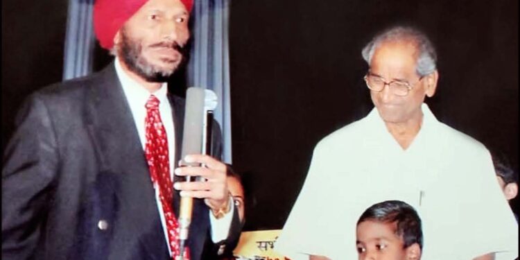 फ्लाइंग सिख मिल्खा सिंह को श्रद्धान्जलि अर्पित की डा. जगदीश गाँधी ने