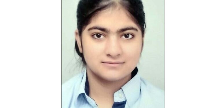 CMS की छात्रा फरा नदीम ने अपने कविता संग्रह स्ट्राइडिंग हार्ट्स से देश का गौरव पूरे विश्व में बढ़ाया