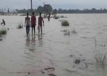 बिहार: पूर्वी चंपारण पर मंडरा रहा बाढ़ का खतरा, नेपाल में लगातार हो रही बारिश ने बढ़ाई परेशानी
