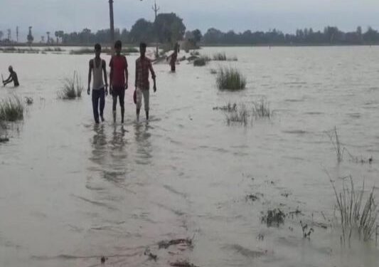 बिहार: पूर्वी चंपारण पर मंडरा रहा बाढ़ का खतरा, नेपाल में लगातार हो रही बारिश ने बढ़ाई परेशानी