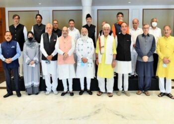 जम्मू-कश्मीर में अमन: ‘गुपकार’ के साथ बैठक से पीएम की कई मुश्किलें हुई आसान