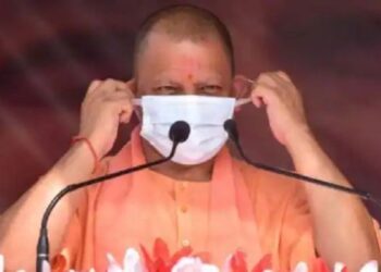 योगी का फरमान, डॉक्टरों को प्रबंधन से मुक्त किया जाए, MBA पास युवाओं को मिलें नौकरी