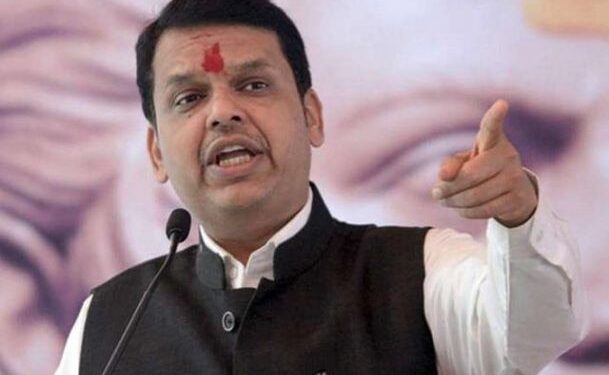 फसल बीमे को लेकर राज्य सरकार अपनी नाकामी छुपाने के लिए केंद्र पर आरोप लगा रही है: फडणवीस