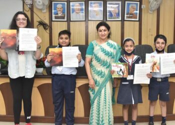 हिन्दी ओलम्पियाड में गोल्ड मेडल जीतने वाले सी.एम.एस. के मेधावी छात्र सम्मानित