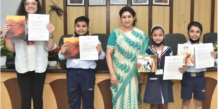 हिन्दी ओलम्पियाड में गोल्ड मेडल जीतने वाले सी.एम.एस. के मेधावी छात्र सम्मानित