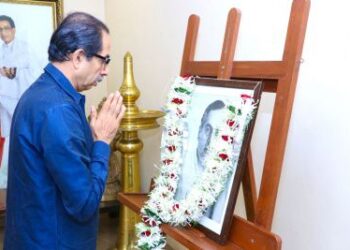 शिवसेना नेता का दावा, ठाकरे के साथ समझौता करने को बेताब भाजपा
