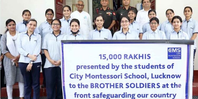 CMS छात्राओं ने देश की सुरक्षा में तैनात सैनिकों के लिए मेजरजनरल राजीव शर्मा को भेंट की15,000 राखियाँ