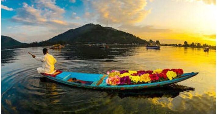 कश्मीर में घूमने के लिए 3 सबसे बेहतरीन पर्यटन स्थल