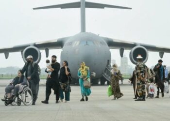अफगानिस्तान: काबुल हवाईअड्डे के बाहर धमाका, पेंटागन ने की पुष्टि