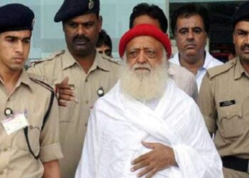 आसाराम की सजा पर रोक की याचिका खारिज, सुप्रीम कोर्ट ने कहा- जेल में ही इलाज कराएं