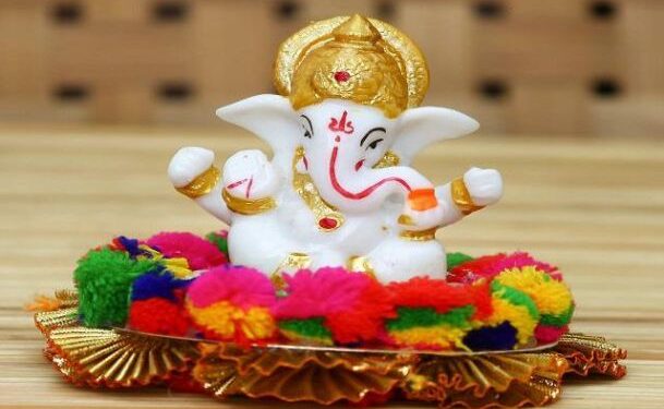 रक्षाबंधन पर अपने इष्टदेवों को जरूर बांधें रक्षा सूत्र, परिवार में बनी रहेगी सुख-समृद्धि