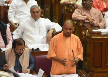 योगी का युवाओं को तोहफा, सदन अनिश्चितकाल के लिए स्थगित