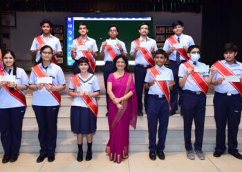 सी.एम.एस. गोमती नगर के 11 छात्र 55,000 रूपये के नगद पुरस्कार से नवाजे गये