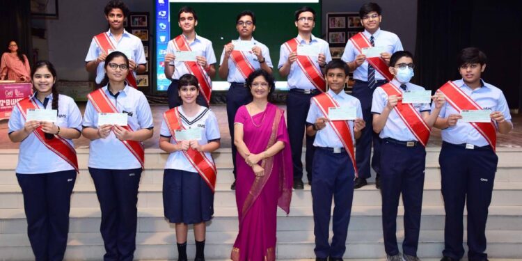 सी.एम.एस. गोमती नगर के 11 छात्र 55,000 रूपये के नगद पुरस्कार से नवाजे गये