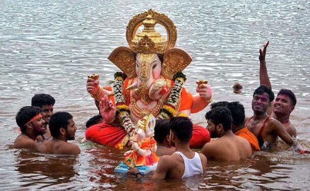 घर में किया है बप्पा का स्वागत तो जान लें विसर्जन की सही विधि