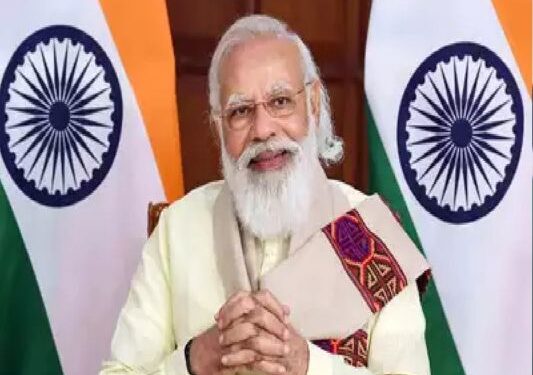 देशभर में मनाया गया पीएम मोदी का बर्थडे, कहीं कटा 71 फीट लंबा केक, तो कहीं बंटे लड्डू