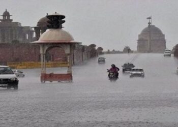 UP और Delhi में अगले 48 घंटे में भारी बारिश की संभावना, मौसम विभाग ने जारी किया अलर्ट