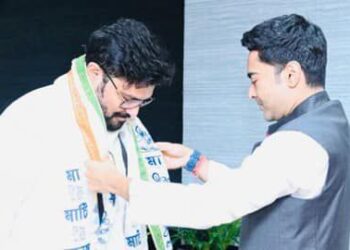 पश्चिम बंगाल में BJP को बड़ा झटका, ‘राजनीति छोड़ने’ के बाद TMC में शामिल हुए बाबुल सुप्रियो