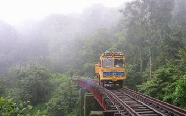 ये 15 तस्वीरें बता रही हैं कि इंडियन ट्रक ड्राइवर्स के सामने अच्छे से अच्छा स्टंटमैन भी फ़ेल है