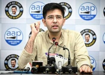 आप का निशाना: गुजरात में विजय रूपाणी का पद छोड़ना भाजपा राज के अंत का संकेत