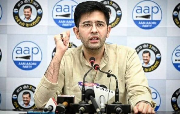 आप का निशाना: गुजरात में विजय रूपाणी का पद छोड़ना भाजपा राज के अंत का संकेत