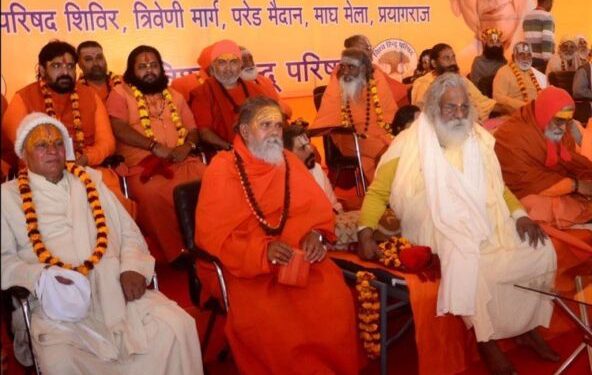 प्रयागराज : योग गुरु आनंद गिरि के बाद एक सपा नेता का नाम भी आया सामने