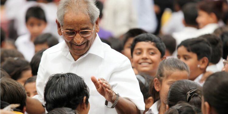 इंग्लैण्ड के ‘ग्लोबल पायनियर अवार्ड-2021’ से डा. जगदीश गाँधी सम्मानित