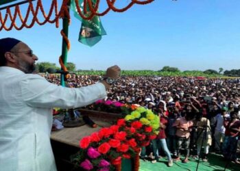 ओवैसी ने अखिलेश यादव को दी बहस की चुनौती, कहा-धर्मनिरपेक्षता के नाम पर मुसलमानों को ठगा गया