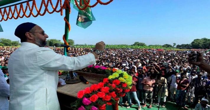 ओवैसी ने अखिलेश यादव को दी बहस की चुनौती, कहा-धर्मनिरपेक्षता के नाम पर मुसलमानों को ठगा गया
