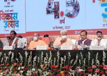 मुख्यमंत्री आदित्यनाथ ने दिया रिपोर्ट कार्ड, बोले – 350 से ज्यादा सीटें जीतकर फिर सत्ता में आएंगे