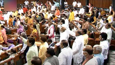 संसद में महंगाई पर सोमवार को होगी चर्चा, दो हफ्ते तक हंगामे के बाद जागी सरकार