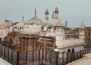 ज्ञानवापी में पूजन और भोग के लिए कोर्ट पहुंचे स्वामी अविमुक्तेश्वरानंद