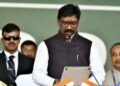 झारखंड में बढ़ी सियासी गर्मी, हेमंत सोरेन की सदस्यता पर सवाल